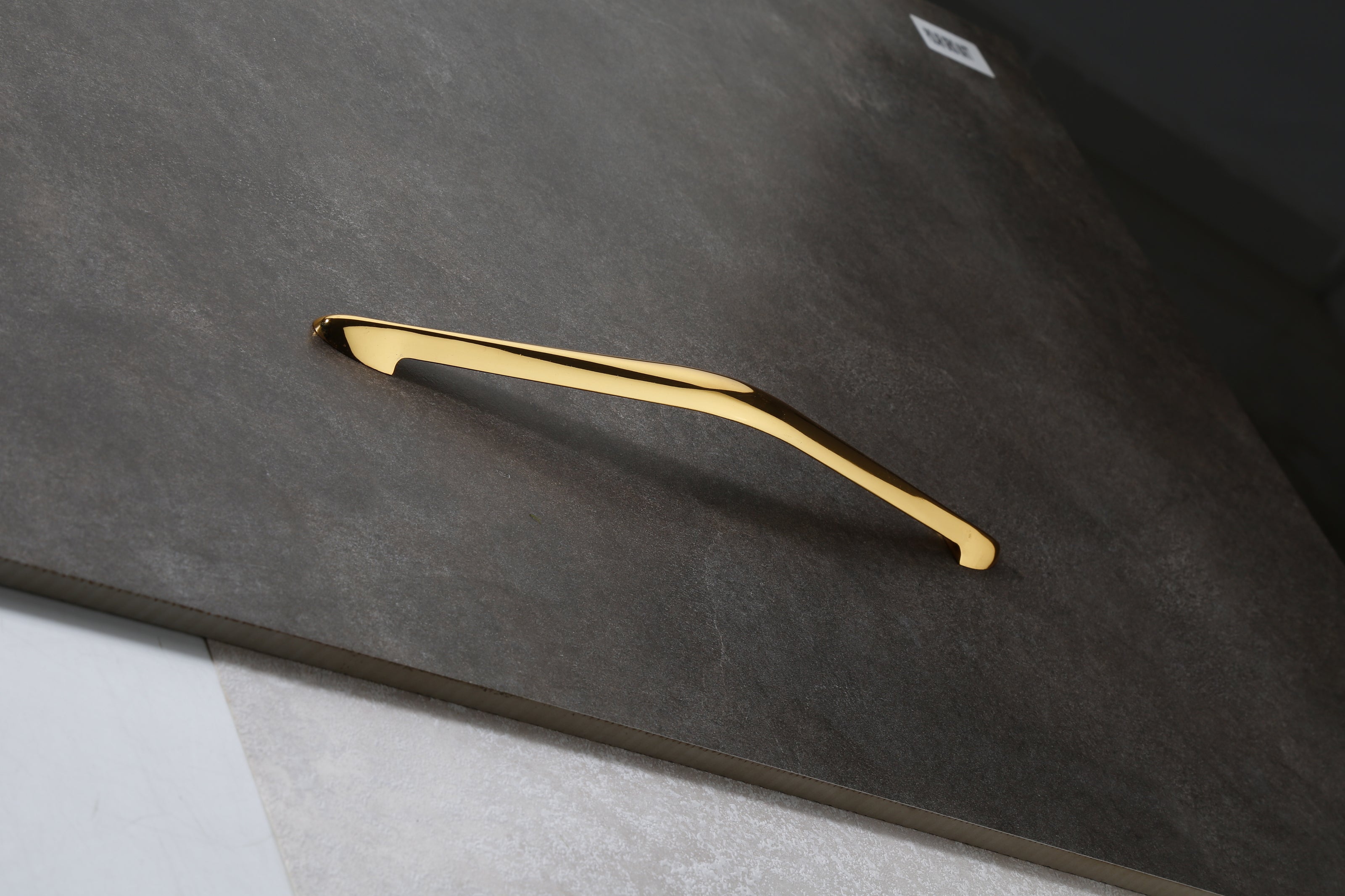 Cabinet Pull Handle Zinc - 538 H